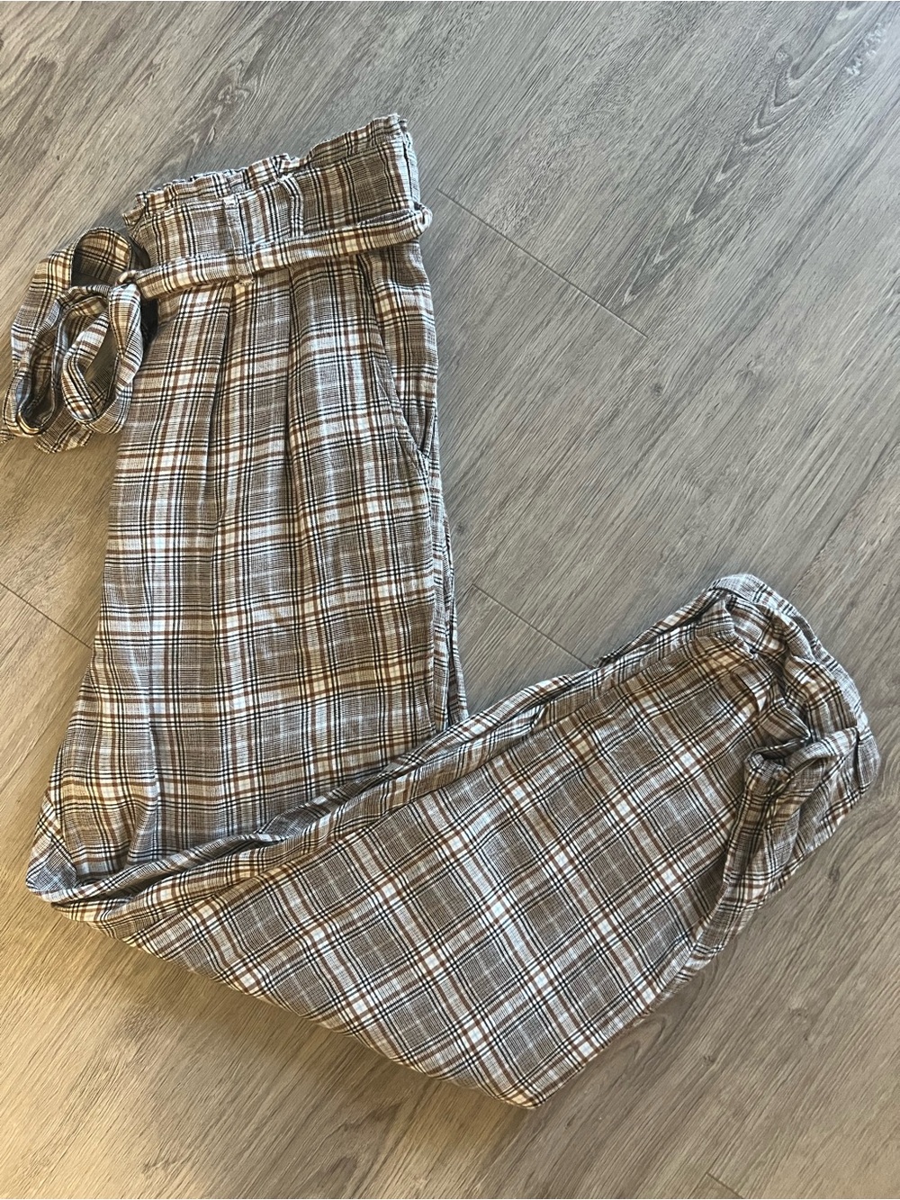 American Eagle Plaid Paperbag Waist Trousers in Brown and Cream